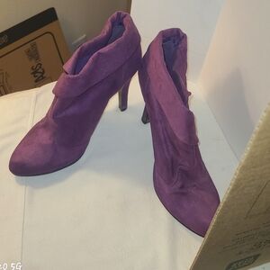 QUPID WOMEN'S SIZE 6 PURPLE SUEDE BOOTIES WITH 4-1/4" HEEL NWOB